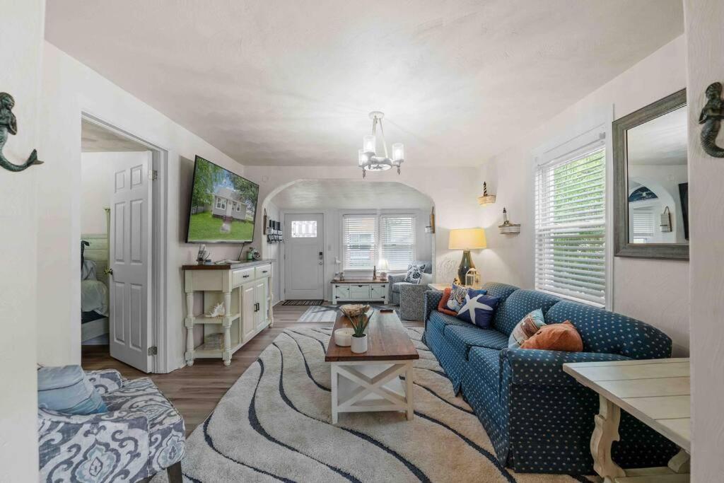 Beach Bungalow - 1 Block To Beach - Pets Welcome! Норфолк Екстериор снимка