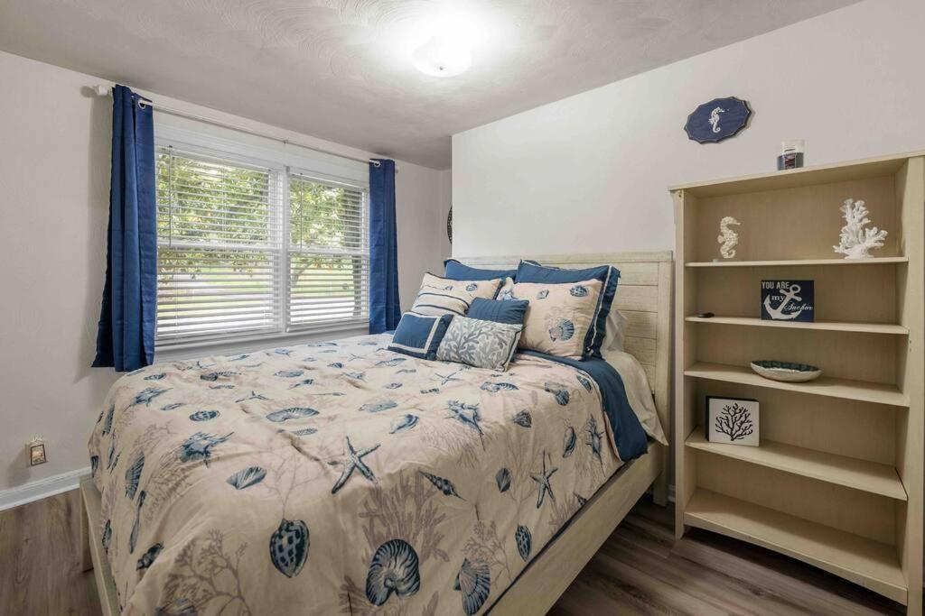 Beach Bungalow - 1 Block To Beach - Pets Welcome! Норфолк Екстериор снимка