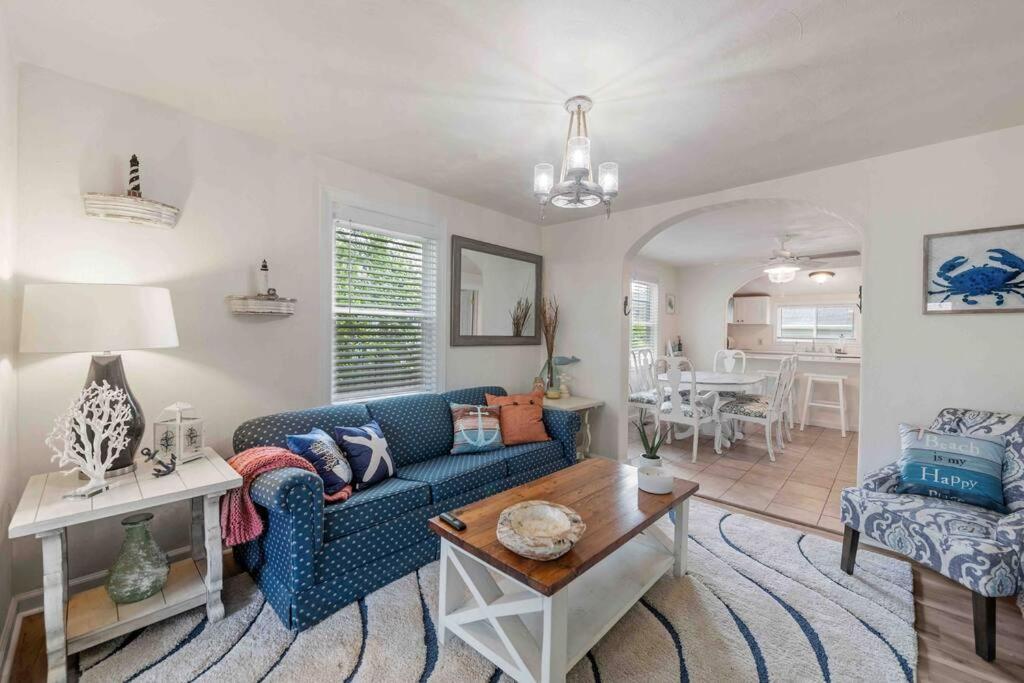 Beach Bungalow - 1 Block To Beach - Pets Welcome! Норфолк Екстериор снимка
