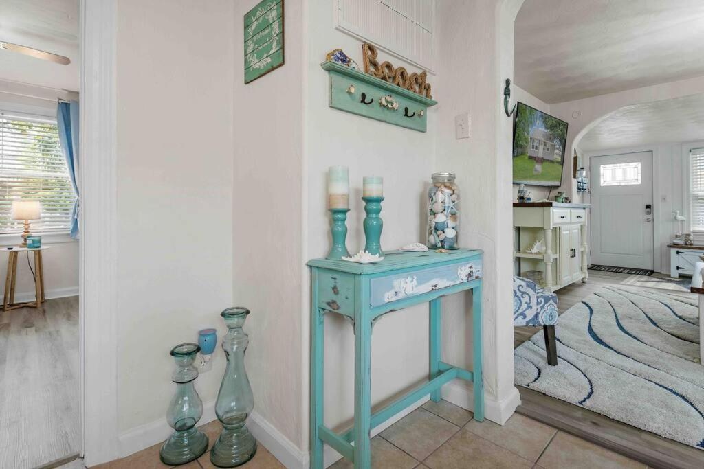 Beach Bungalow - 1 Block To Beach - Pets Welcome! Норфолк Екстериор снимка