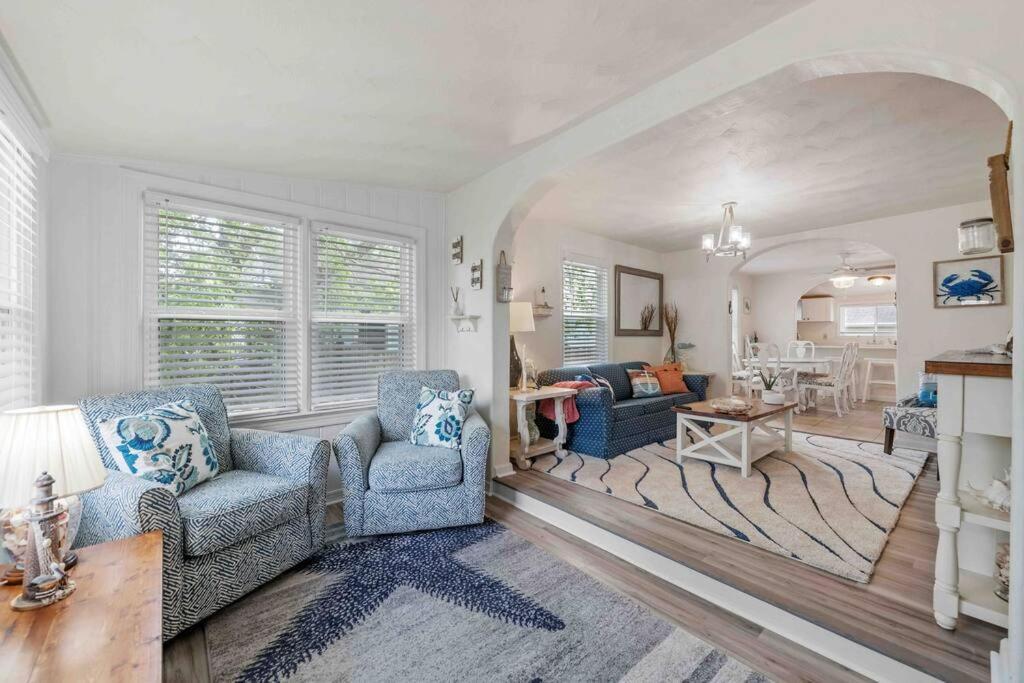 Beach Bungalow - 1 Block To Beach - Pets Welcome! Норфолк Екстериор снимка